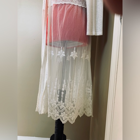 ALMOST FAMOUS WHITE LACE EMBELLISHED CARDIGAN - Picture 10 of 11